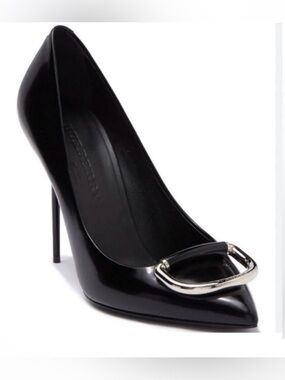 Burberry Flanagan Black Patent Leather
Silver D-Ring Heeled Pumps Size 9 (39)